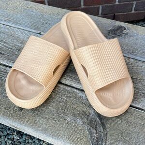 Cloud Slides | Rubber | Lightweight | Beach|Cushioned Comfort |Cream |Size 44-45
